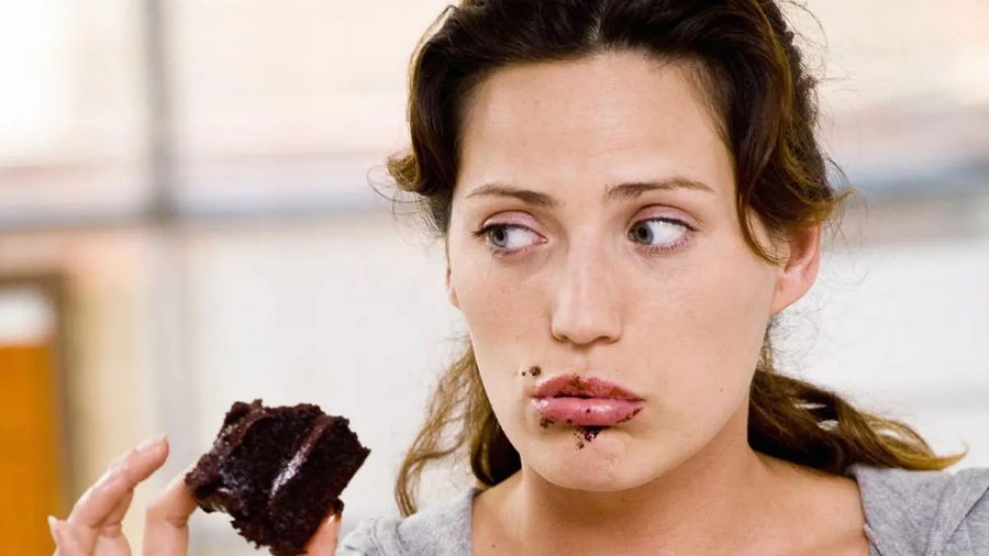 تفسير رؤية اكل الكيك في المنام للمطلقة