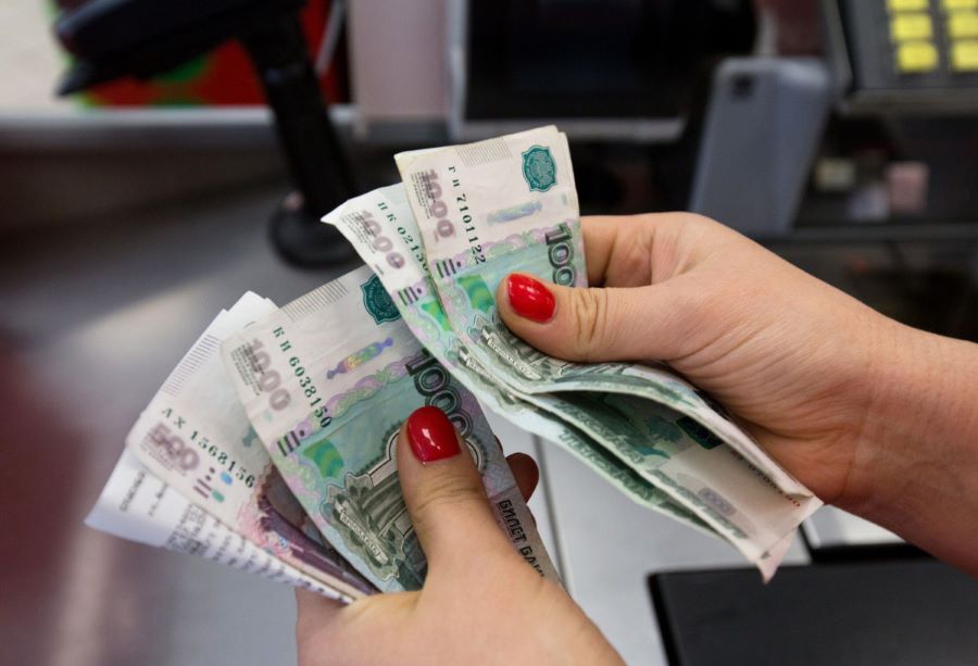 تفسير رؤية المال الورق في المنام لابن سيرين للمطلقة