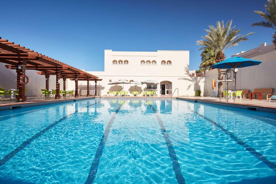 حمام سباحة نادي النخيل للياقة البدنية