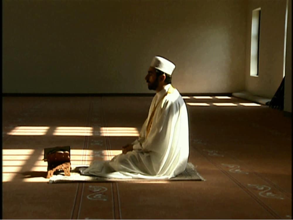 رؤية شيخ معروف في المنام للعزباء