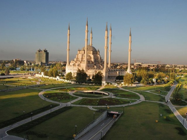 زيارة معالم سياحية