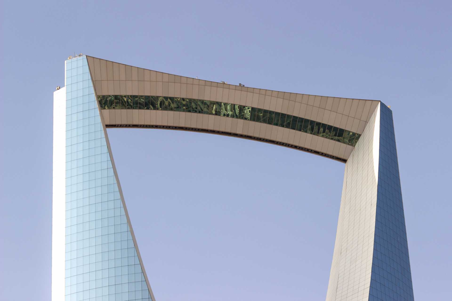 سكاي تاور