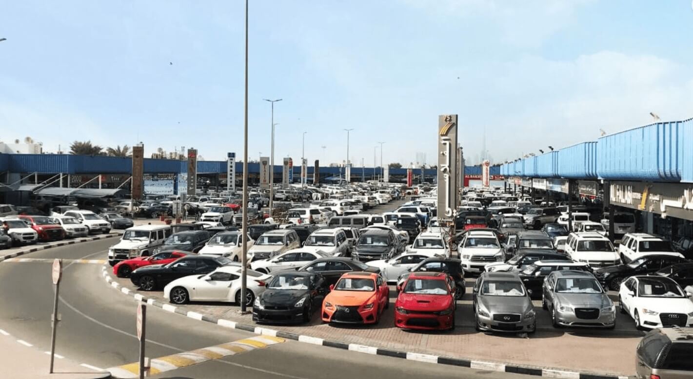 سوق العوير للسيارات في دبي