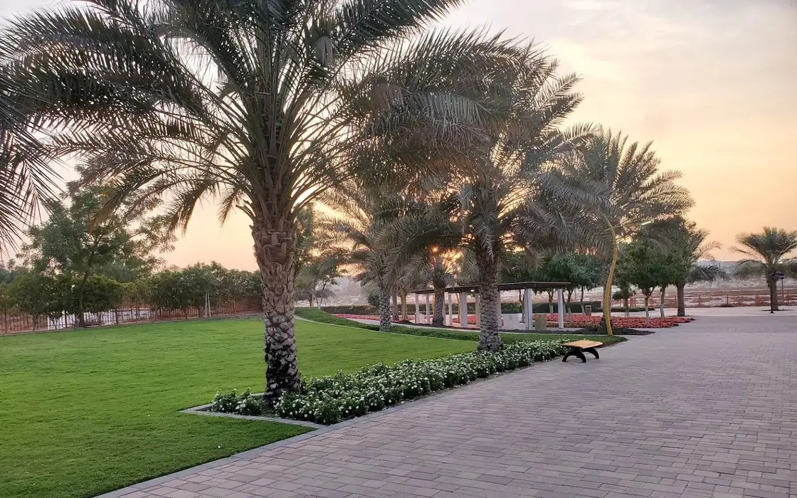 عنوان حديقة بحيرة الخوانيج دبي
