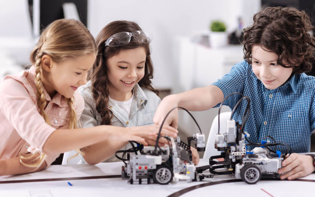 مخيم فن روبوتيكس Fun Robotics