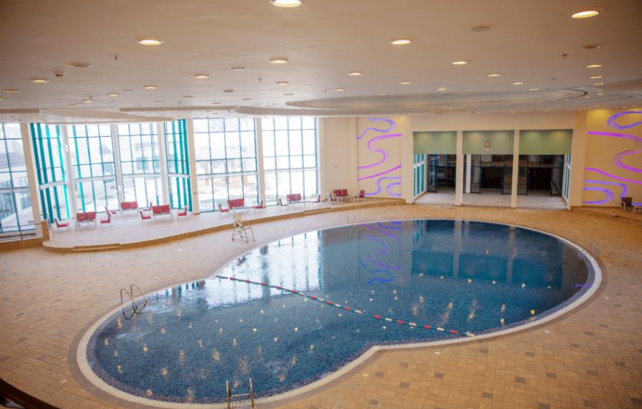 مسبح مركز الملك سلمان الاجتماعي