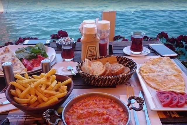 مطاعم بحيرة الوبات بورصة