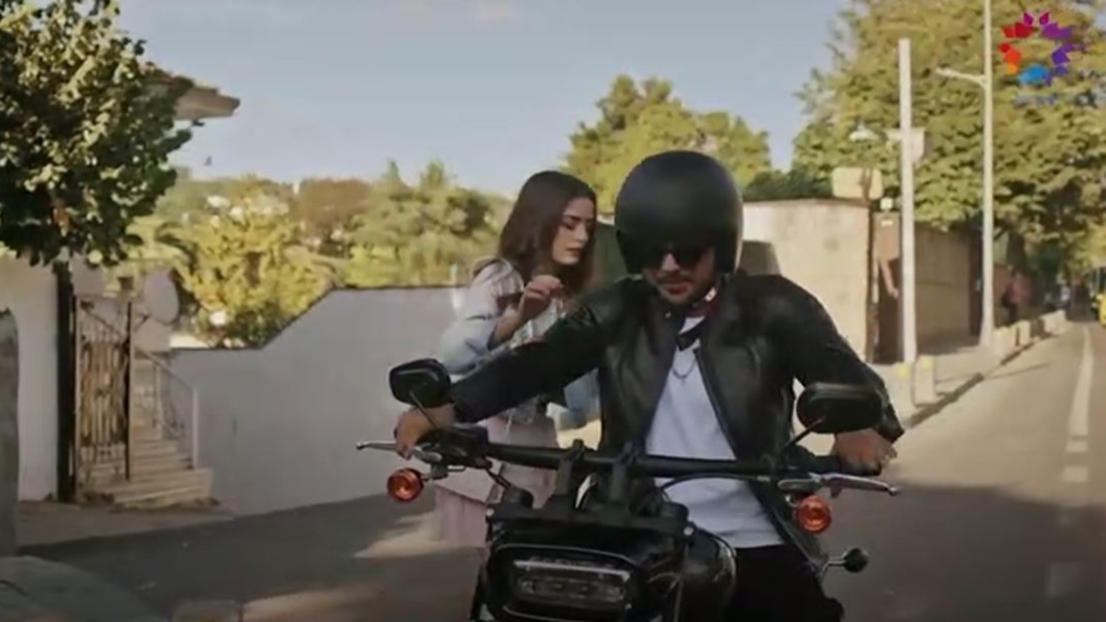 Orhan ve Dicle birbirlerini seviyorlar