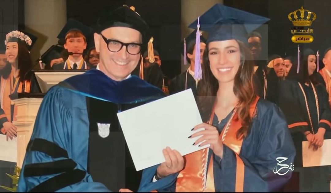 رجوة آل سيف في مرحلة الطفولة