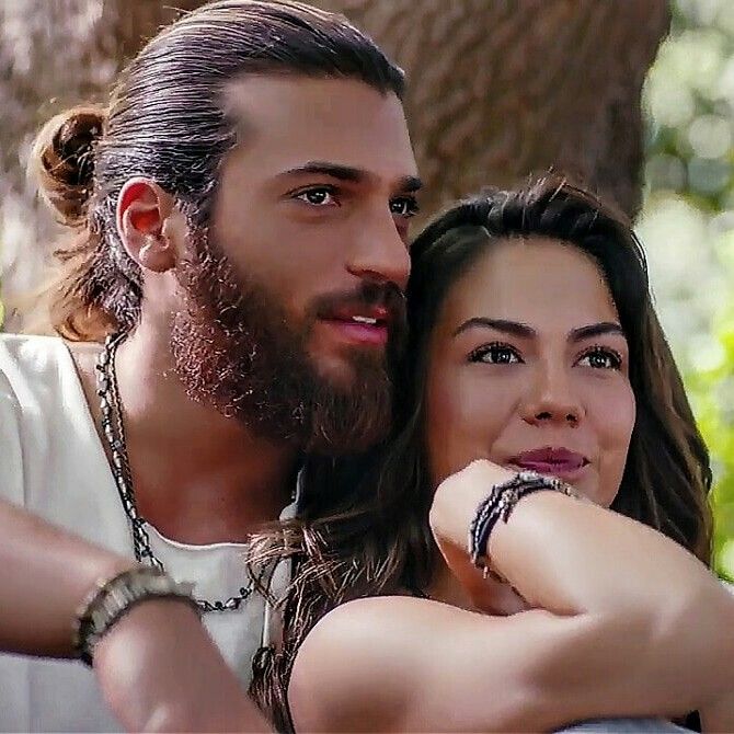 Can Yaman ve Demet Özdemir'in romantik anları