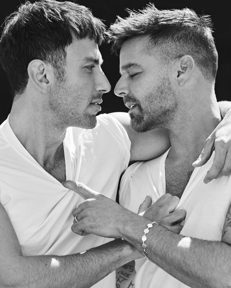 Ricky Martin Jwan Yosef kissing