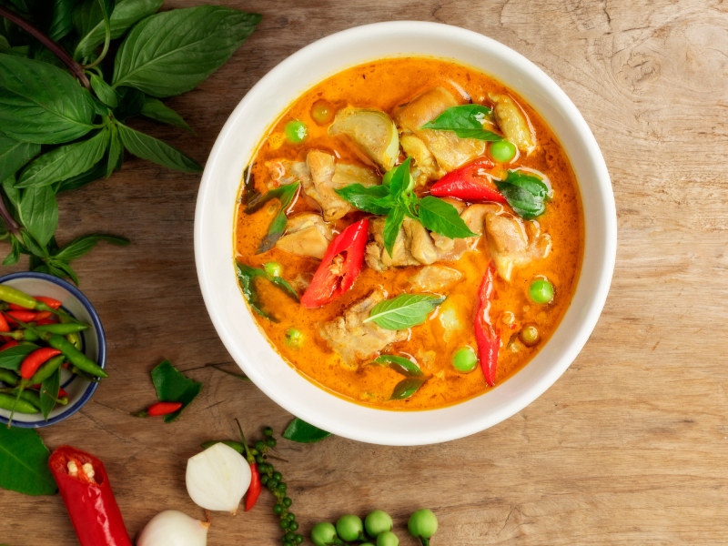 شوربة كاري الدجاج التايلاندية السهلة