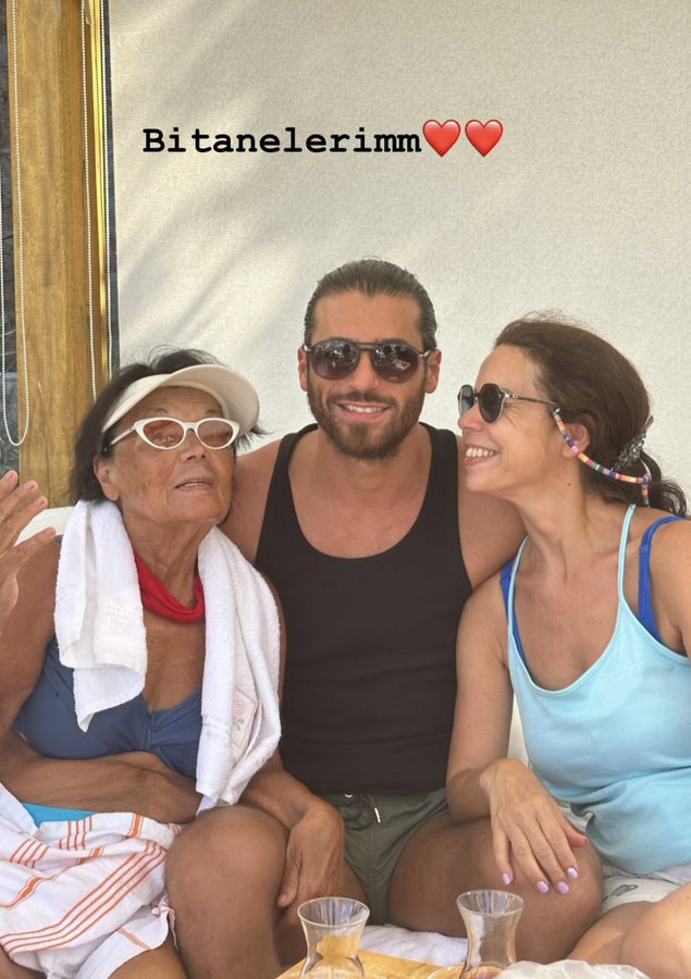 Can Yaman fa arrabbiare i fan dopo il funerale del nonno (foto)