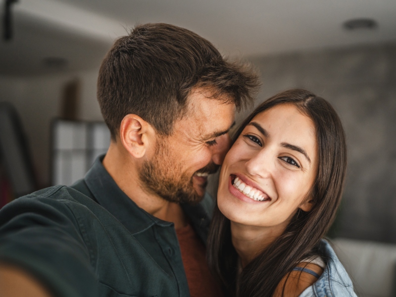 5 أسباب تجعل الفكاهة سبباً في تقوية علاقتك العاطفية