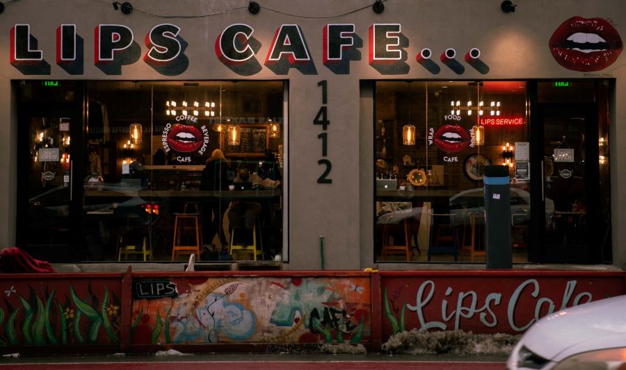  Lips the Café