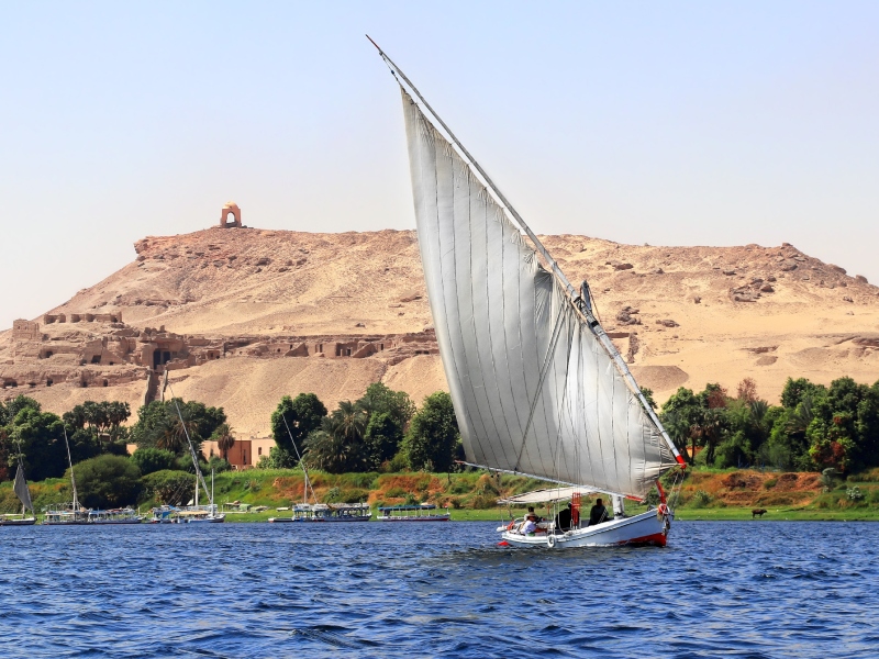 دليلك الشامل عن رحلات القوارب في نهر النيل