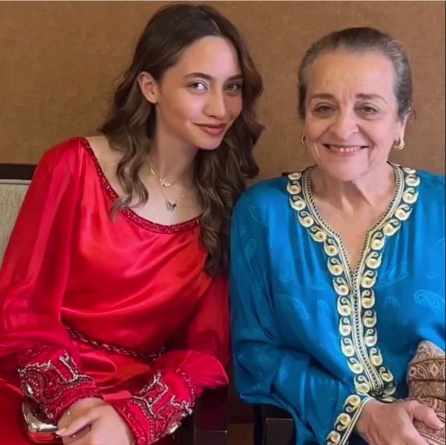 الأميرة عالية برفقة الأميرة الجليلة