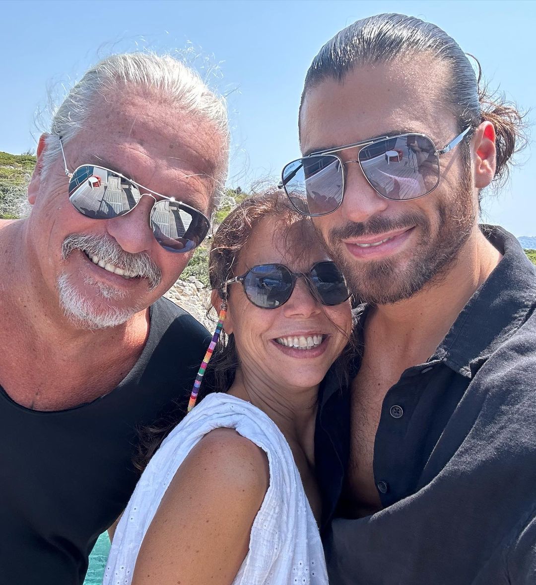 Can Yaman dedesinin cenazesinden sonra hayranlarını kızdırdı (resimler)