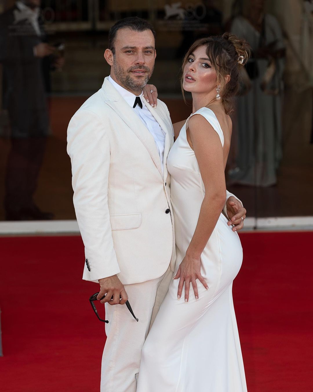 Melis Sezen Venedik Film Festivali'nde neredeyse çıplak