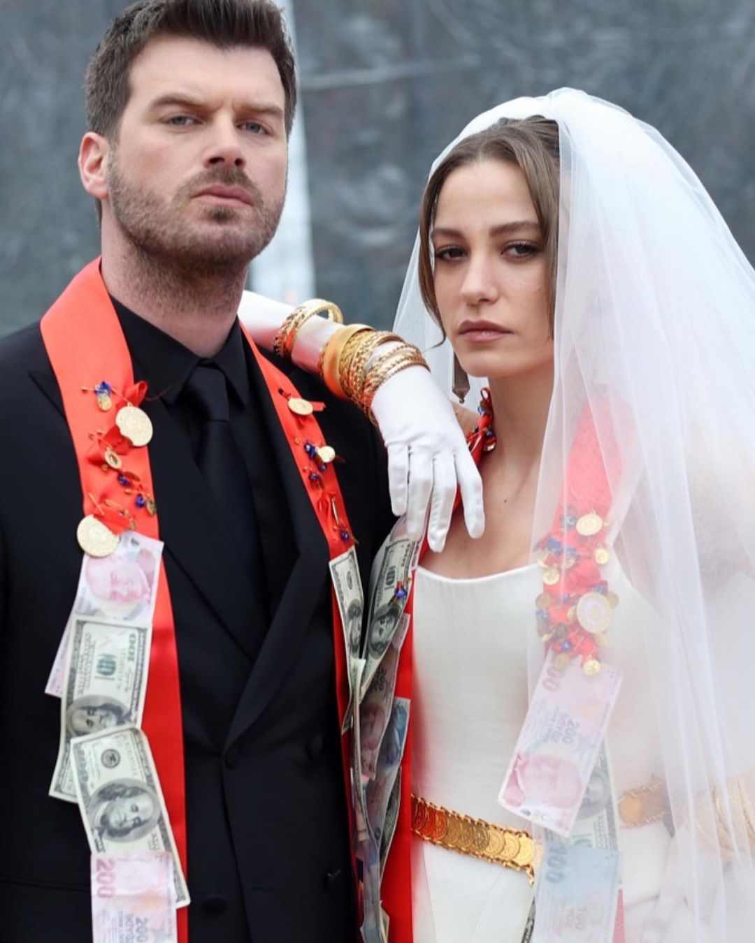 Serenay Sarıkaya ve Kıvanç Tatlıtuğ gelinlik ve damatlık