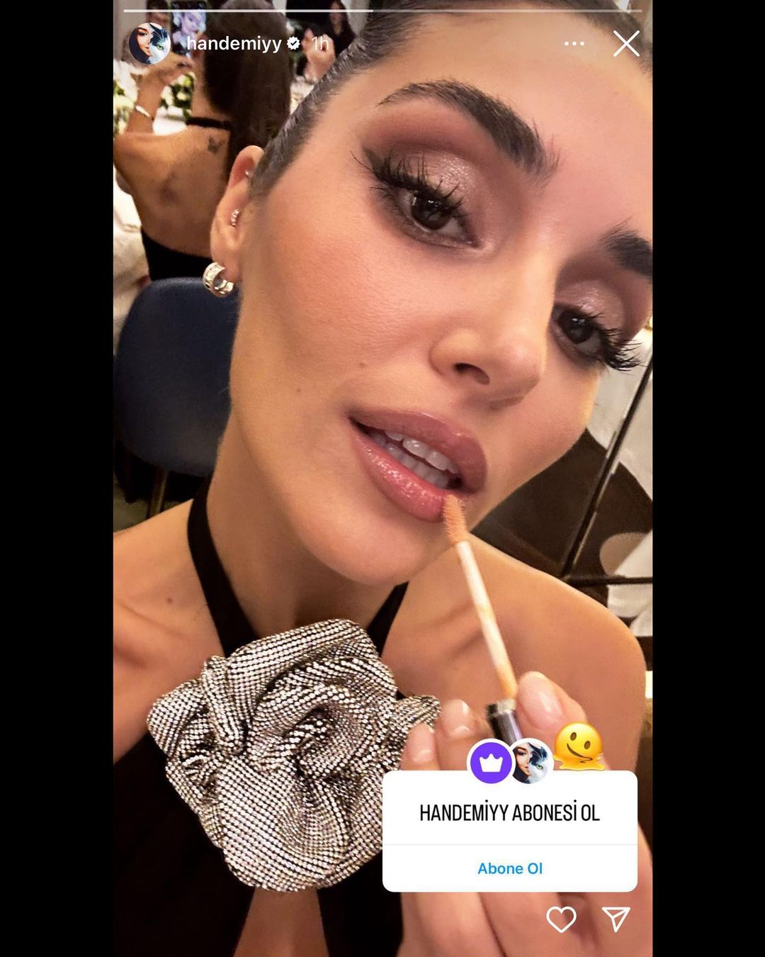 Hande Erçel'in özel fotoğraflarını görmek için para ödeyin