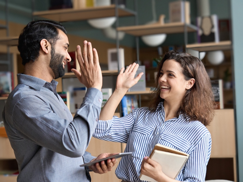 كيف تدير عواطفك في مكان العمل ؟