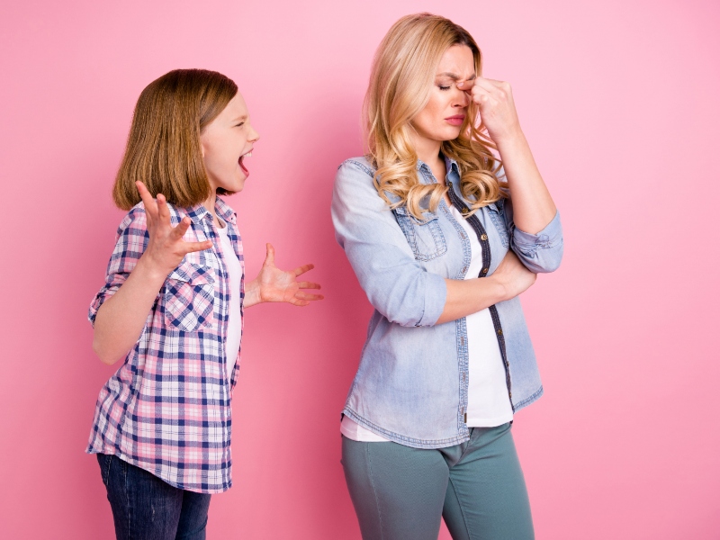 ما هي السلوكيات السلبية التي يتعلمها الأطفال من والديهم؟