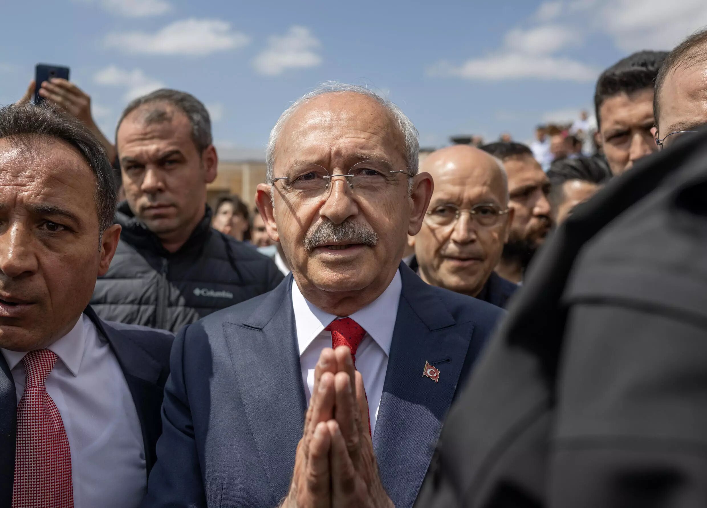 Turkish lira stumbles lightly, polling intensifies