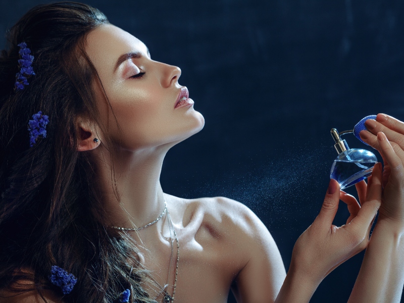 أفضل العطور النسائية الساحرة لعام 2024 لموعد ليلي