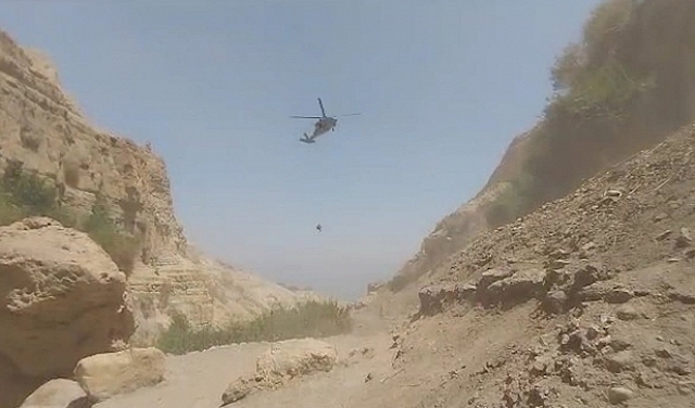 انقاذ الجرحى والمحاصرين في عين جدي غرب البحر الميت