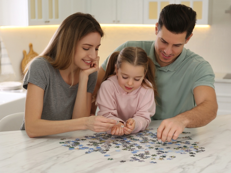 5 أشياء تجعل طفلك يشعر بالاستبعاد أو التجاهل