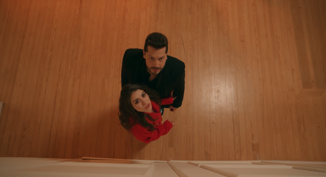 مسلسل حب ع ورق الحلقة 46 ... خطر كبير على أوس ولين بعد انهيار الجدار عليهم