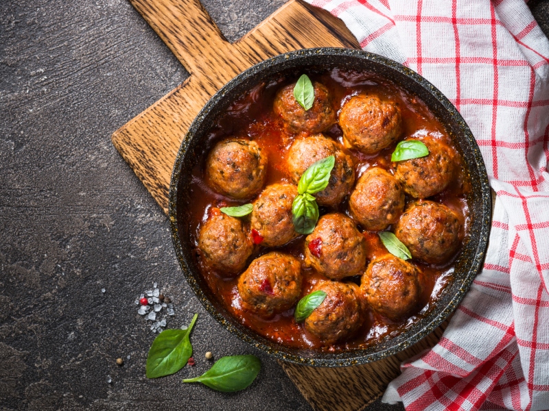 شوربة كرات اللحم بالمعكرونة الصغيرة اللذيذة