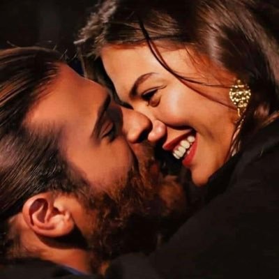 Can Yaman ve Demet Özdemir aşk yaşıyor