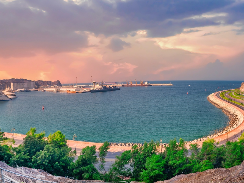 إلى عشاق الشواطئ أربطوا الأحزمة إلى عُمان
