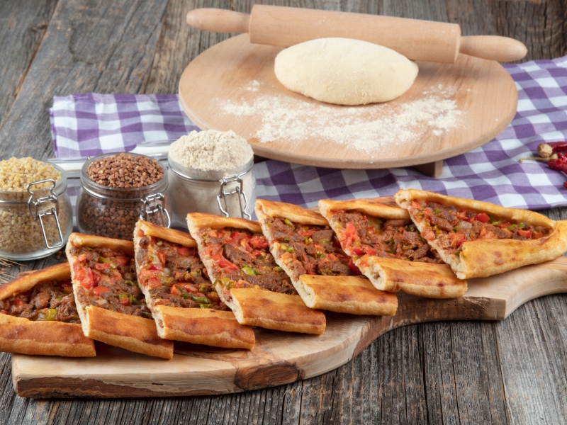 بيدا - بيتزا الخبز التركي بالحشوات الثلاثة