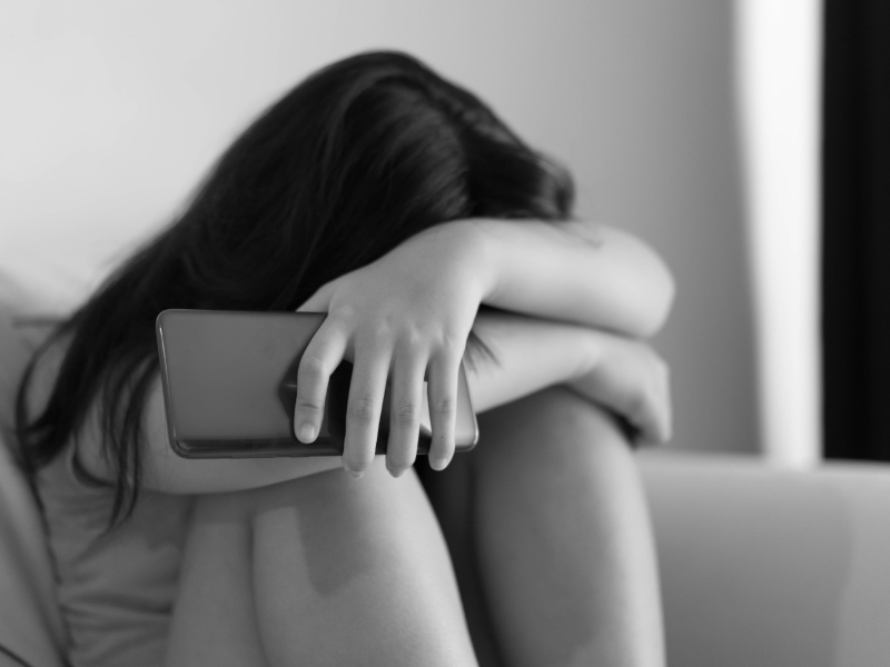 هل تسبب الهواتف الذكية الاكتئاب للأطفال والمراهقين؟