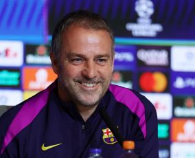 مدرب برشلونة يحسم موقفه: أريد إنهاء مسيرتي هنا