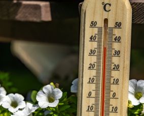 10 طرق ذكية لتبريد المنزل خلال موجات الحر
