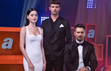 مسلسل الغريب في لمرآة