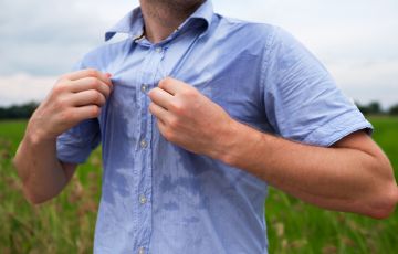 هل يزعجك التعرق الزائد؟.. إليك حلولًا فعالة تمنحك انتعاشًا يدوم