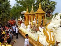 Cambodian people throw to a dragon float during the Visak Bochea Buddhist celebration at a pagoda in Phnom Penh on May 18, 2019. TANG CHHIN Sothy / AFP