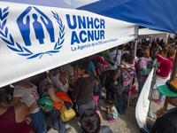 Venezuelan migrants arrive to get a refugee application at the Peruvian border post at the binational border attention centre (CEBAF) in Tumbes, Peru on June 14, 2019. (Cris BOURONCLE / AFP)