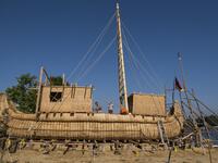 Members of the crew assemble the 14-meter long sailing reed boat Abora IV in the town of Beloslav, Bulgaria, on July 25, 2019. NIKOLAY DOYCHINOV / AFP