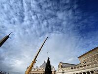 A crane lifts a Christmas Tree - a spruce from Trentino region - at St Peter's Square in The Vatican on November 21, 2019 Alberto PIZZOLI / AFP