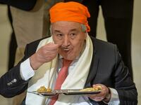 United Nations Secretary-General Antonio Guterres eats food at the Langar Khana during his visit of the Sikh Shrine of Baba Guru Nanak Dev at Gurdwara Darbar Sahib in Kartarpur near the Pakistan-India border, on February 18, 2020. Aamir QURESHI / AFP