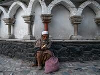 A Muslim man sits as he breaks his first fast day during the Muslim holy month of Ramadan outside a mosque in Kabul on April 24, 2020. The Taliban have dismissed a government call for a Ramadan ceasefire in Afghanistan, saying a truce is "not rational" as they ramp up attacks on government forces. WAKIL KOHSAR / AFP