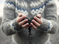 Black sand/rocks falling through fingers on a beach in Vik, Iceland (Shutterstock)