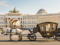 Russia, St. Petersburg City, Tsar Horse Carriage in front of Winter Palace Landmark Tourist Attraction at sunset in summer daytime, Hermitage Museum, Palace square  (Shutterstock)	 