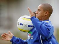 البرازيلي روبرتو كارلوس (113 هدفاً)